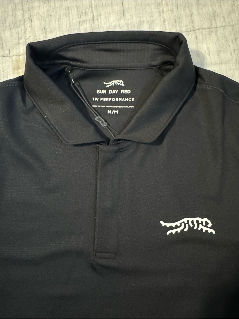 Sun Day Red NWT Men's Black Polo Golf Shirt Medium White Tiger Logo - Picture 2 of 4